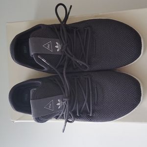 EUC Adidas Pharrell Williams tennis HU dark gray and white size 2